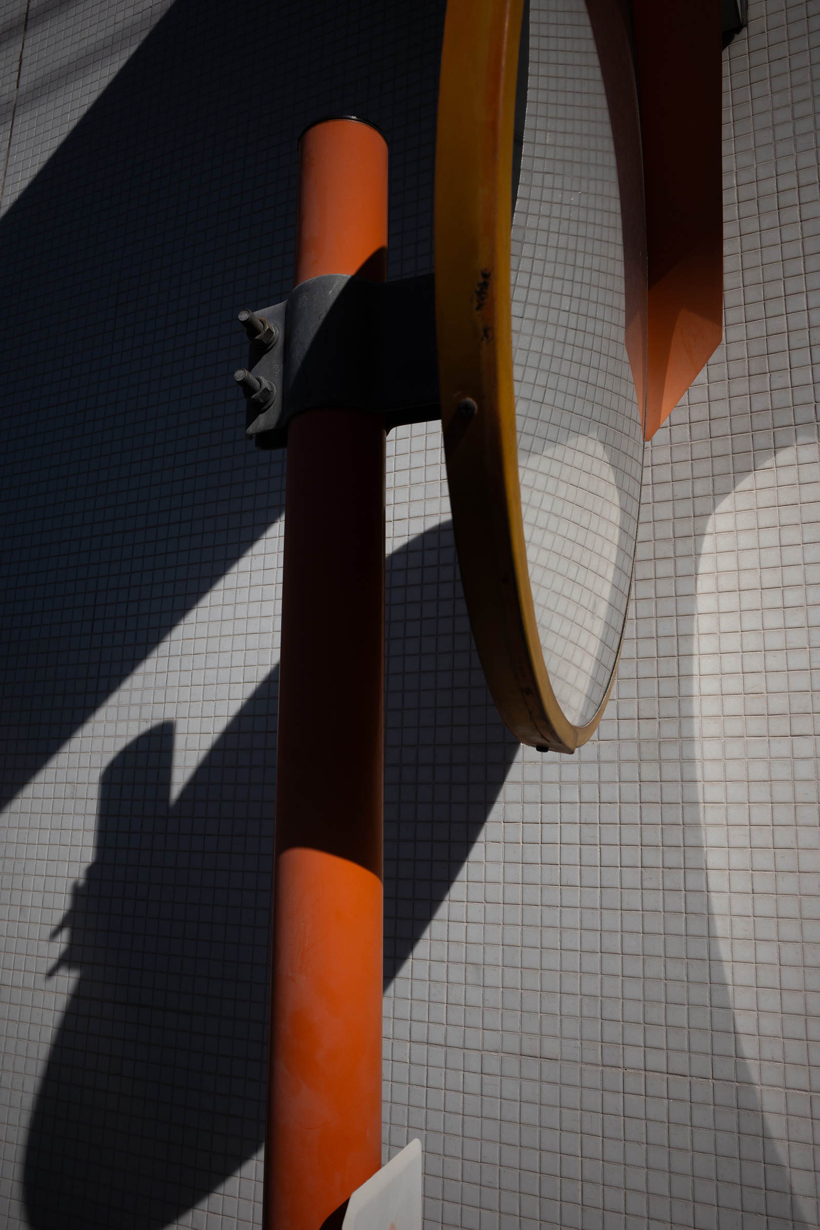 06 - Pomarańczowy słup/lustro