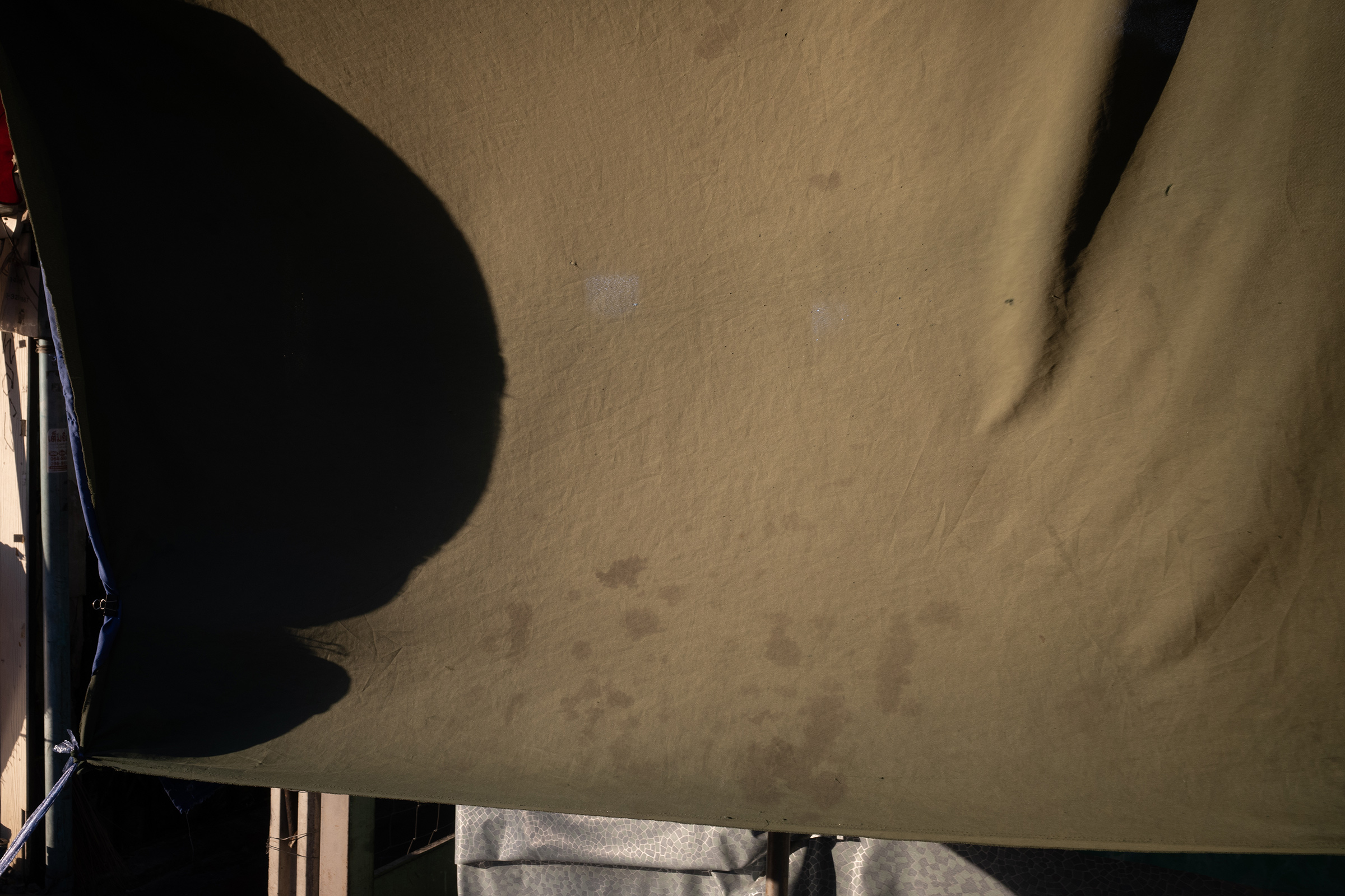 11 - brudna płachta i cień